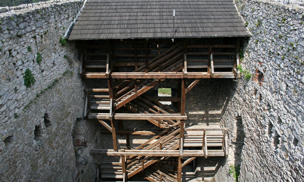 Schodiště vedoucí na vyhlídku